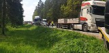 Katrynka. Wypadek na DK8 z udziałem dwóch ciężarówek i osobówki (zdjęcia)