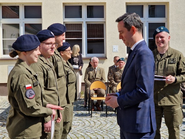 36 absolwentów Zespołu Szkół w Tułowicach w piątek (28 kwietnia) odebrało dyplomy ukończenia szkoły.