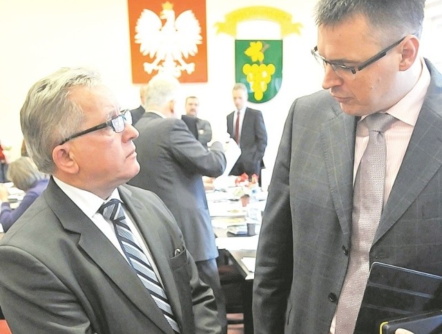 - Potrzebujemy kolejnych bodźców rozwojowych - mówi prezydent Janusz Kubicki. Wójt Mariusz Zalewski zauważa: - My jesteśmy sąsiadami. I jeśli się nie połączymy, nadal nimi będziemy.