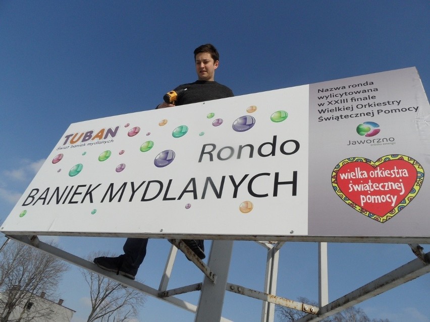 Rondo WOŚP Jaworzno. Zmiana nazwy na rondo Baniek Mydlanych [ZDJĘCIA]