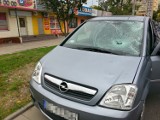 Wypadek na Dąbrowskiego. Kierowca opla potrącił pieszego [ZDJĘCIA]