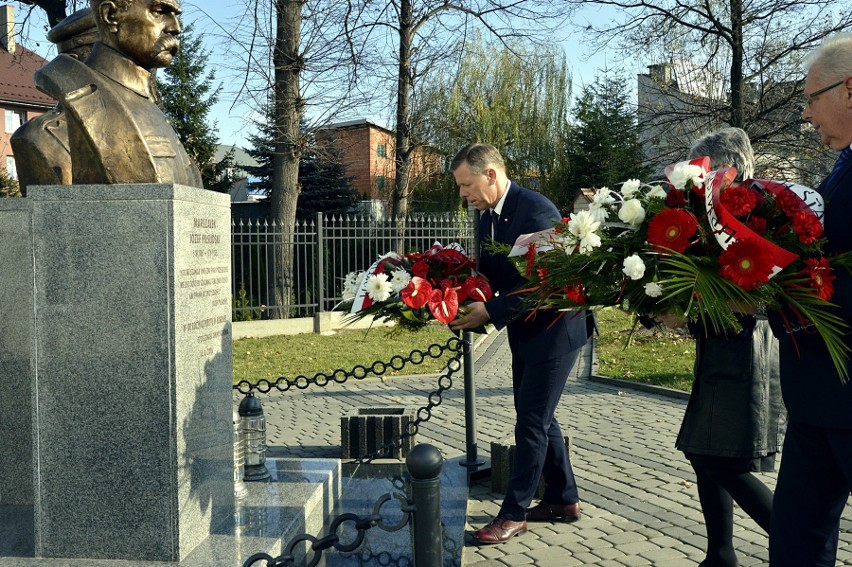 W Bobowej stanie jedna z ławeczek niepodległości finansowanych przez MON [ZDJĘCIA]