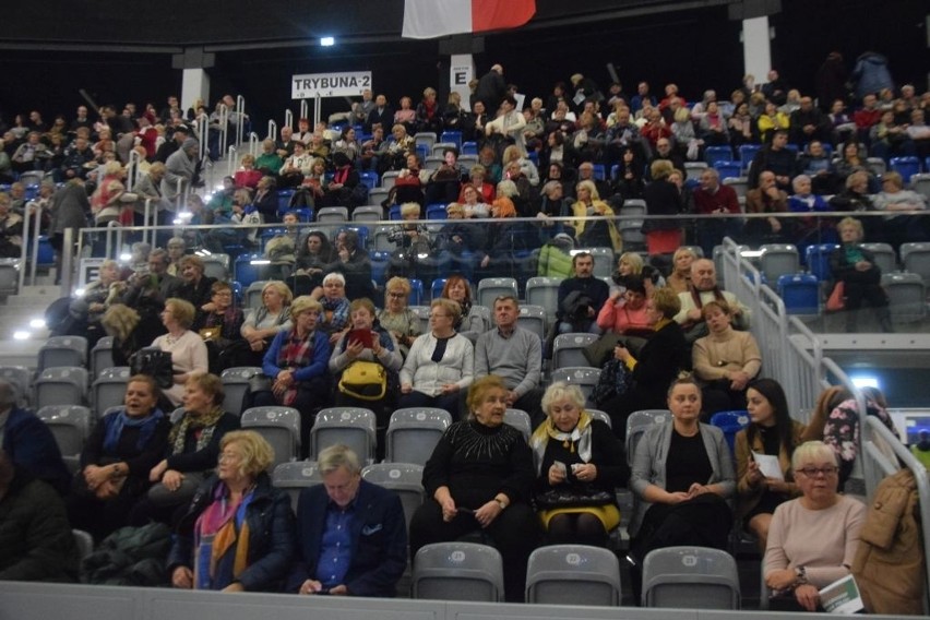 Zespół Mazowsze wystąpił w Radomiu. W Radomskim Centrum Sportu zachwycił swoim kunsztem. Tłum gości na widowni. Byłeś tam? Zobacz zdjęcia