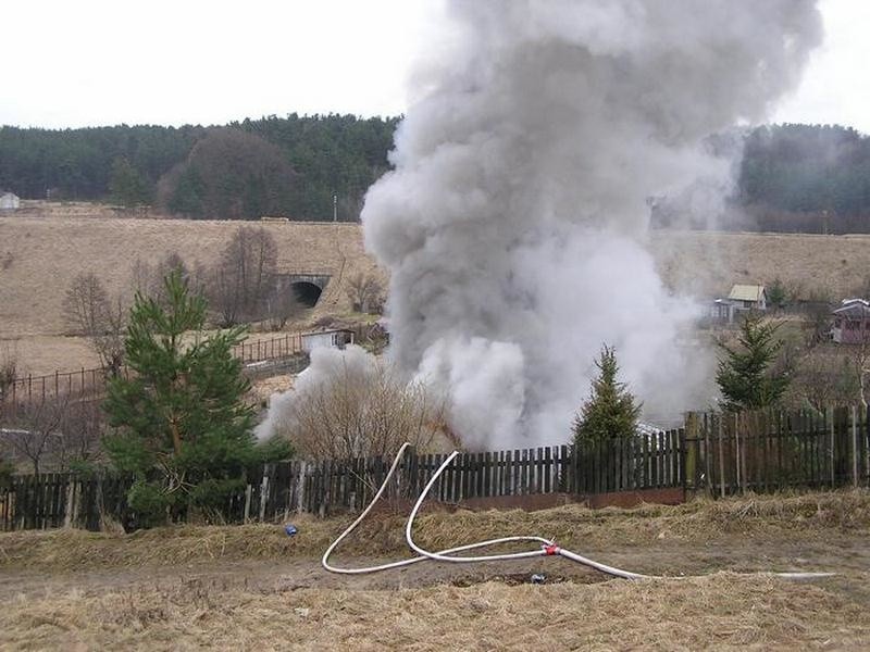 Splonela altana na dzialce przy ulicy Szarych Szeregów w...