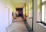 Gmina Stara Błotnica. Trwają wakacyjne remonty w szkołach podstawowych. Będą między innymi nowe klasy, stołówka 