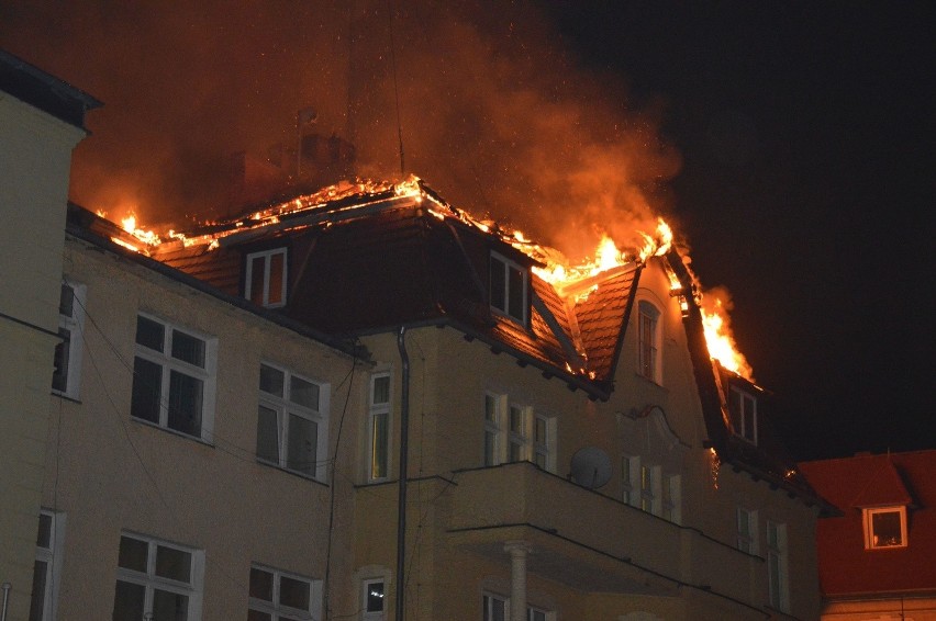 Pożar dachu Komendy Powiatowej Policji w Nysie.