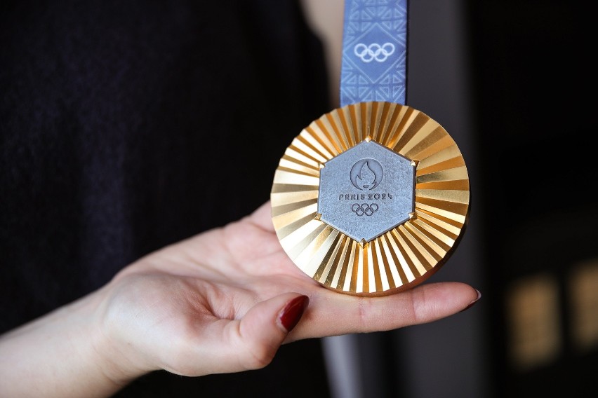 Złoty medal igrzysk olimpijskich w Paryżu z sześcioramiennym...