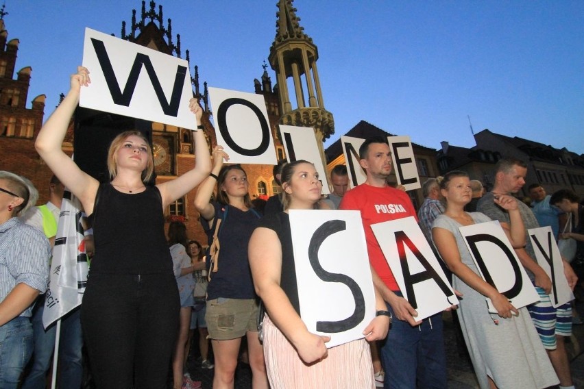 10 tysięcy osób protestowało we Wrocławiu w obronie sądów