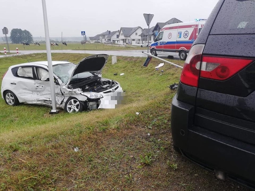 Brańsk. Wypadek na skrzyżowaniu. Hyundai zderzył się z BMW (zdjęcia)