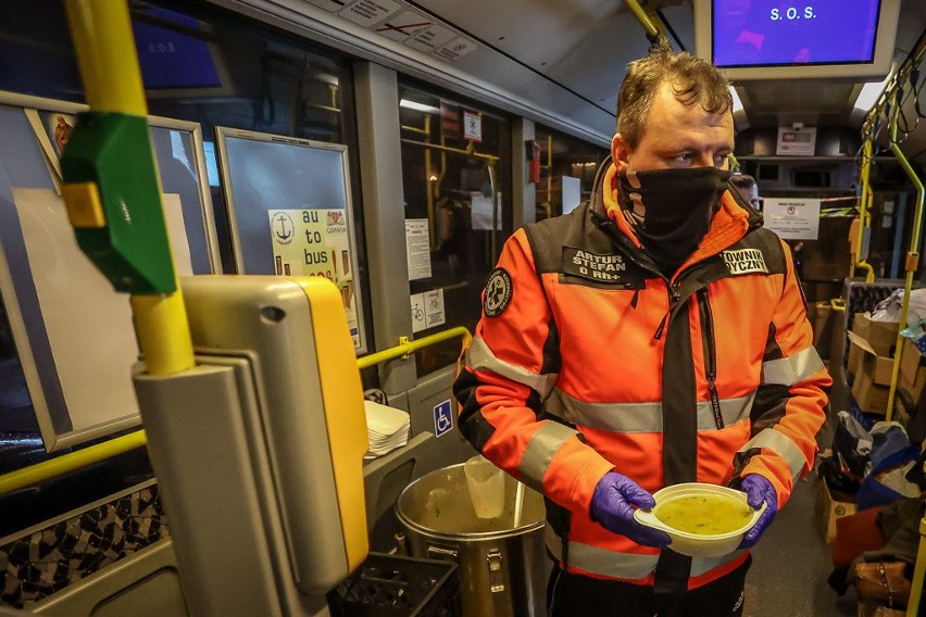 Autobus SOS w Gdańsku pomaga bezdomnym