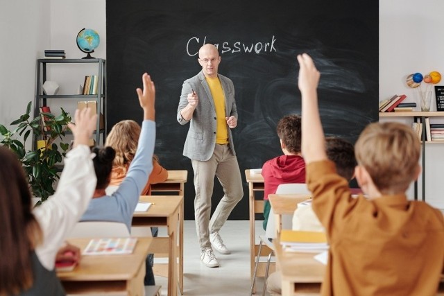 Jesteś nauczycielem tych przedmiotów? Na pewno znajdziesz pracę w zawodzie w województwie WielkopolskimSprawdź w galerii, których nauczycieli brakuje w Wielkopolsce --->>>Prześledziliśmy oferty pracy dla nauczycieli umieszczone na stronie internetowej kuratorium oświaty tylko od 1 sierpnia. Propozycji jest znacznie więcej.Strefa pole dance 