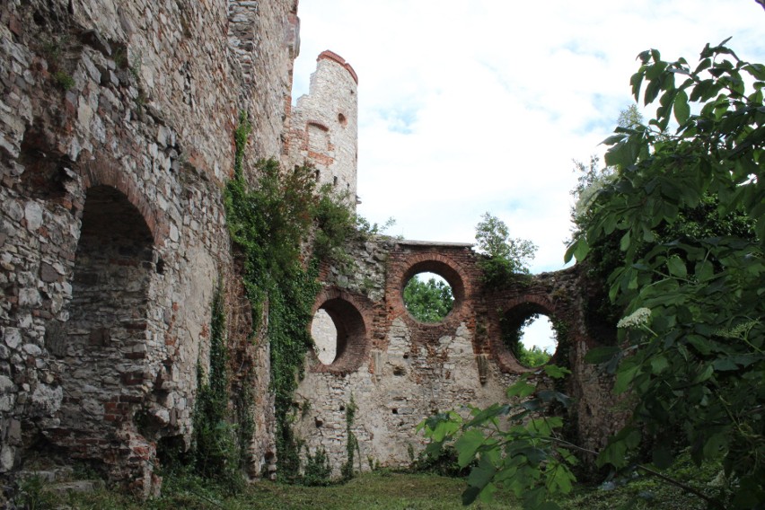 Na zamku Tenczyn są piękne ruiny kaplicy