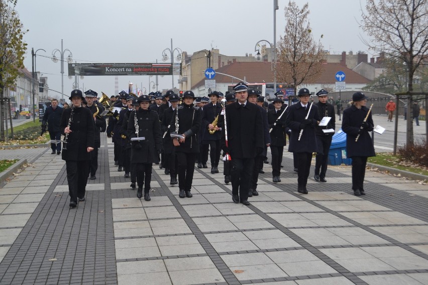 Święto Niepodległości w Częstochowie. Msza święta w Archikatedrze i marsz aleją NMP [ZDJĘCIA]