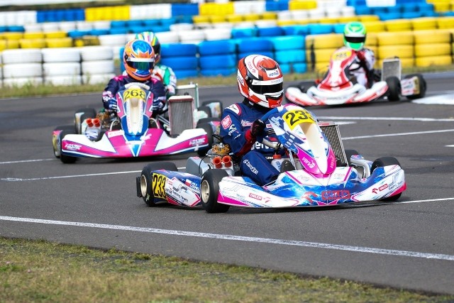 Szósta runda serii Rok Cup Poland odbyła się na torze Awix Racing Arena w Toruniu. Mimo że do zakończenia sezonu pozostały jeszcze zawody w Bydgoszczy, w Grodzie Kopernika poznaliśmy pierwszych kartingowców nominowanych do Rok Cup Superfinal 2020.Fot. Rok Cup Poland