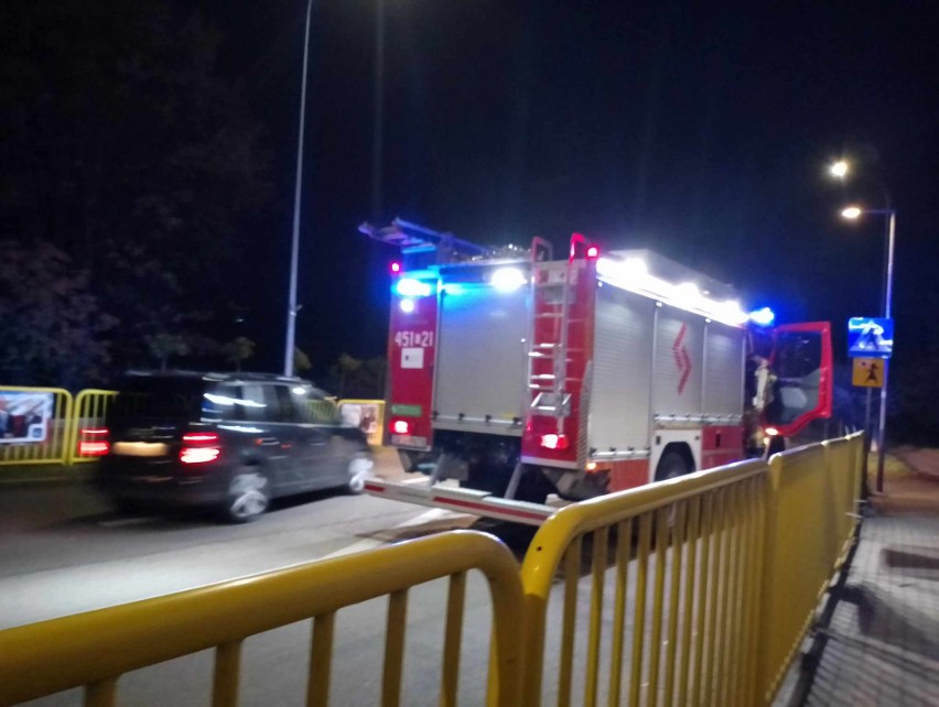 Potrącenie pieszego na ul. Szopińskiego w Kościerzynie. Nieprzytomny mężczyzna trafił do szpitala 
