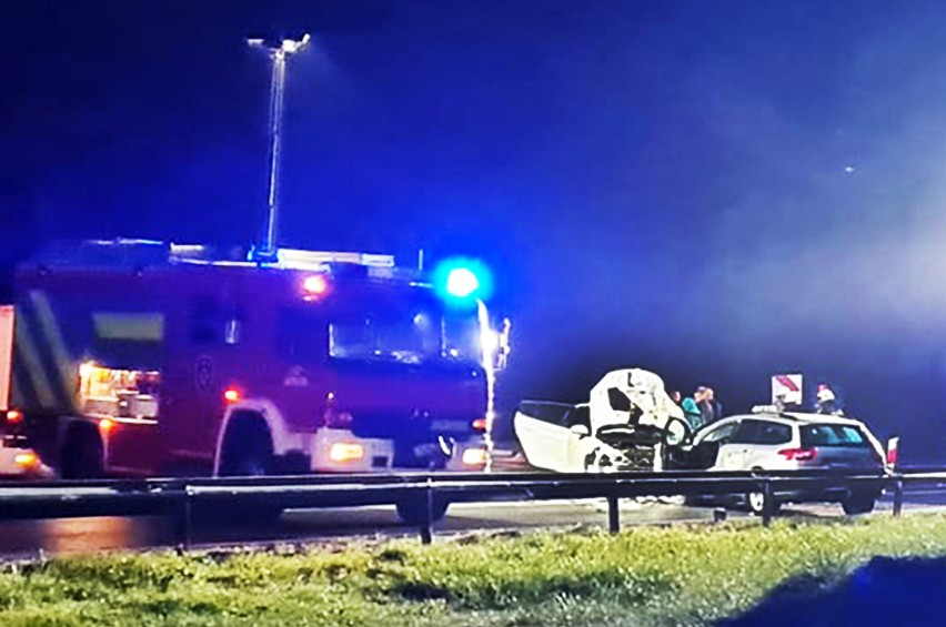 Poważny wypadek na DK 75 przy granicy powiatów nowosądeckiego i brzeskiego. Jedna osoba w szpitalu