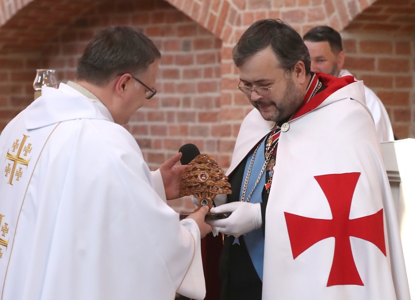 Templariusze wprowadzili relikwie św. Szarbela [ZDJĘCIA]