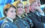 Kobiety coraz częściej chcą nosić mundur