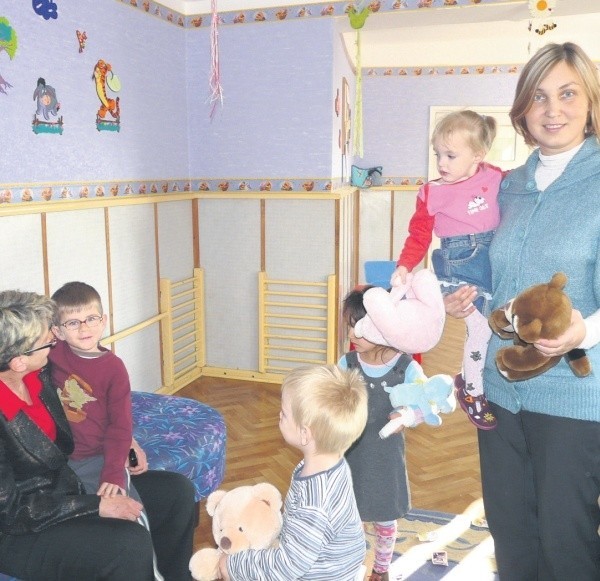 &#8211; Pierwszy raz dom dziecka otrzymał tak dużą darowiznę &#8211; cieszy się Beata Ślęzak, dyrektor Domu Dziecka nr 2 w Stargardzie (z prawej).