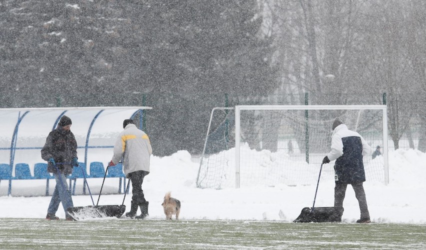 Na Stadionie Miejskim w Rzeszowie odśnieżono we wtorek...