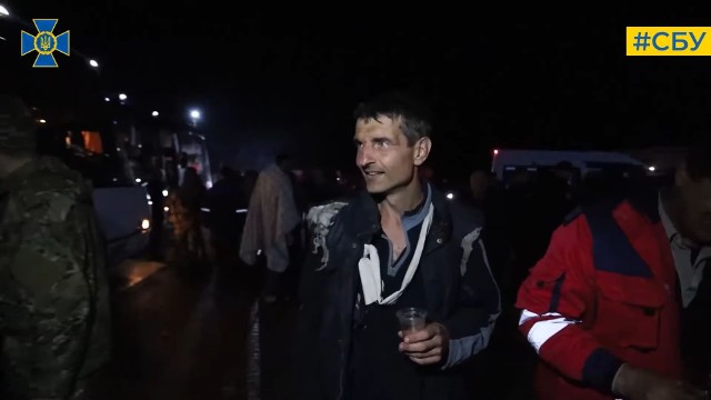 Obrońcy ukraińscy wracający z rosyjskiej niewoli