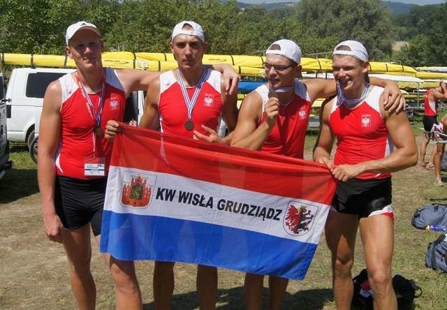 Mateusz Wilangowski (drugi z lewej) oraz Konrad Wojewodzic (drugi z prawej) po raz drugi w karierze wezmą udział w zawodach z cyklu pucharu świata w wioślarstwie, reprezentując biało-czerwone barwy