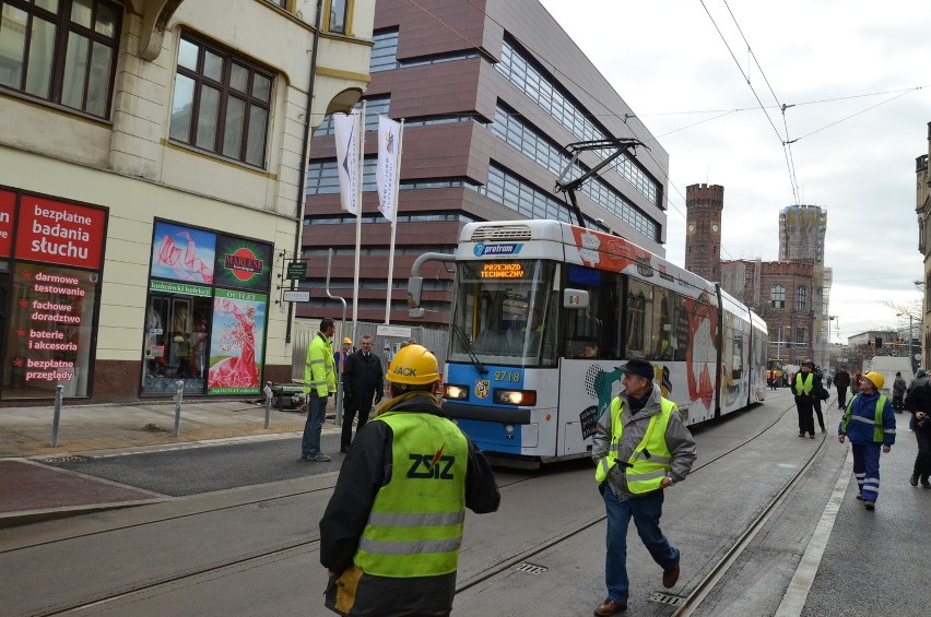 Wrocław: Ruszył tramwaj na Krupniczej. Na razie pojechał na próbę (FILMY, ZDJĘCIA)