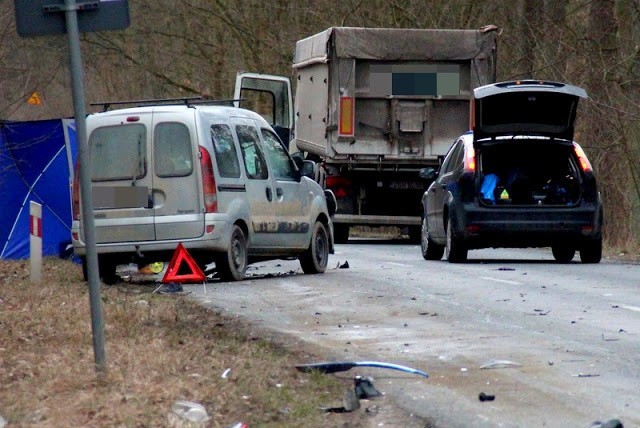 Wypadek koło Gryfina. Motocyklista zginął po uderzeniu z...