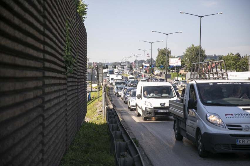 Tworzą się duże korki na zakopiance i A4. Rozpoczął się kolejny etap remontu wiaduktu nad autostradą