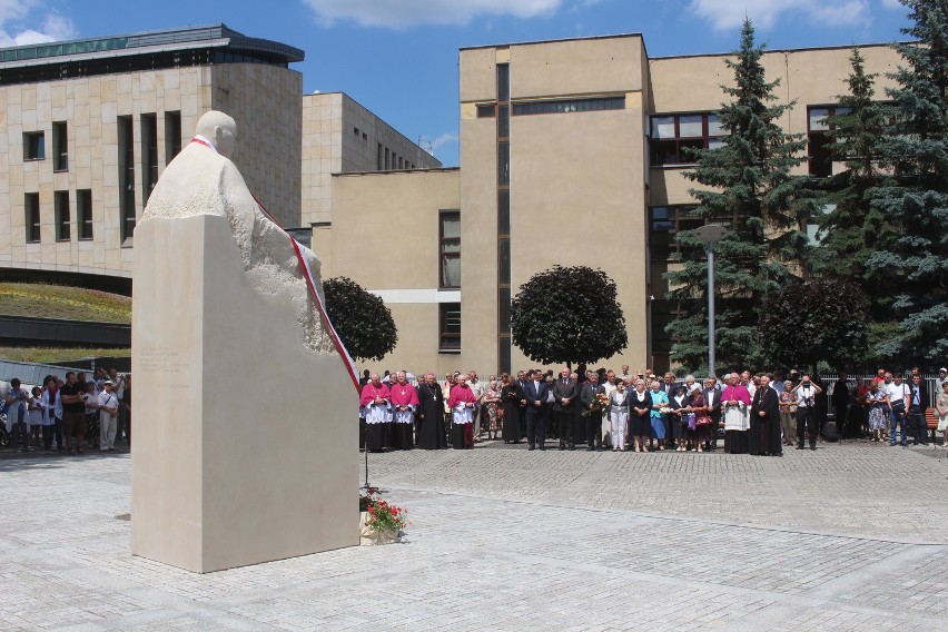 W Katowicach odsłonięto pomnik kardynała Augusta Hlonda