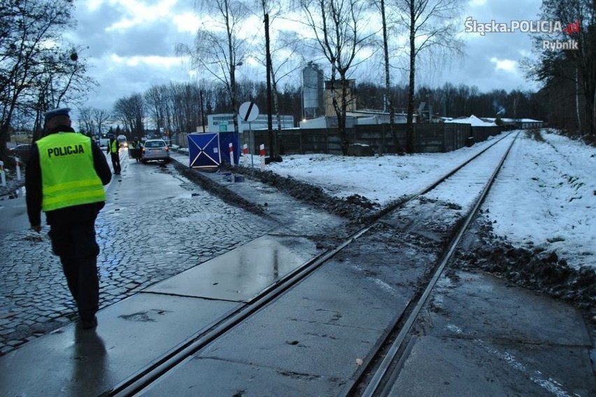 Tragedia w Świerklanach. Na drodze zginęła 32-letnia...