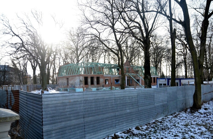 Dworek na Węglinie: Rozpoczęła się renowacja XIX-wiecznego budynku (ZDJĘCIA)