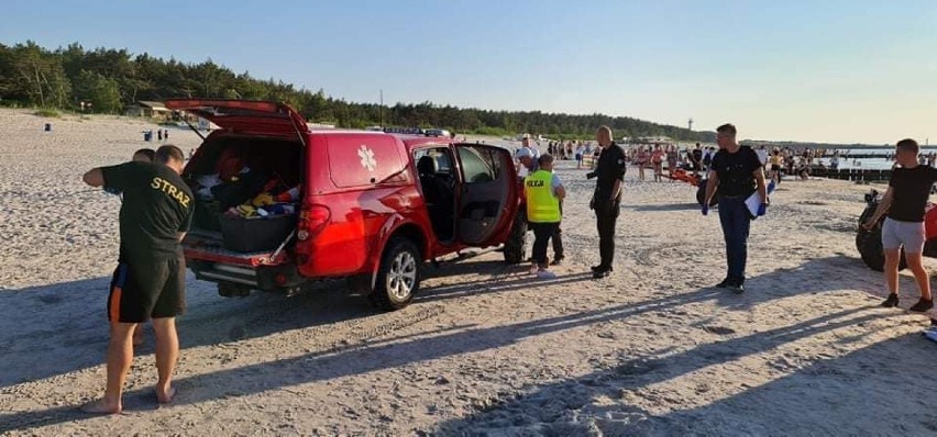 Tragedia w morzu w Łebie. Nie udało się uratować mężczyzny,...