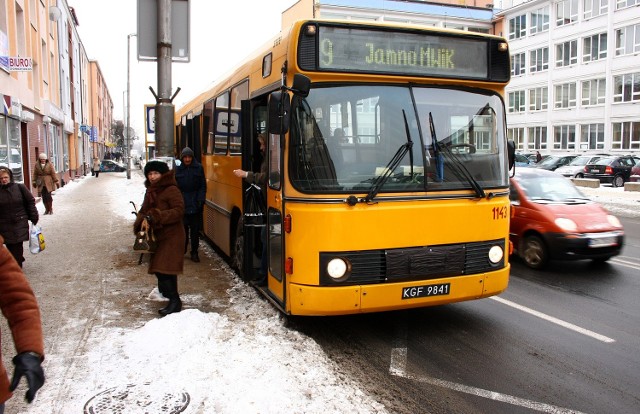 Wszystkie kursy 3 i 9 kończą się od 1 grudnia w Jamnie przy pętli przy szkole. To duże ułatwienie dla osób dojeżdżających choćby z centrum Koszalina.