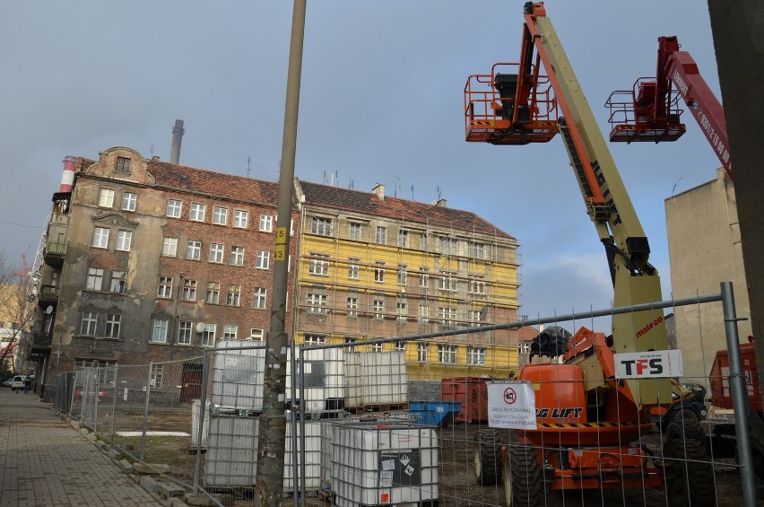 Wrocław: Spielberg skończył kręcić. Zburzyli stację metra i robią parking (ZDJĘCIA)