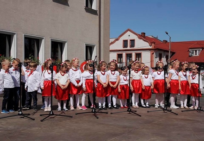 W Miechowie wspólnie śpiewali pieśni patriotyczne