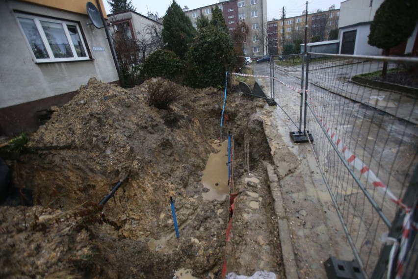 Awaria wodociągu ul. Kwiatowej w Sosnowcu. SPWIK nie planuje remontu instalacji wodociągowej