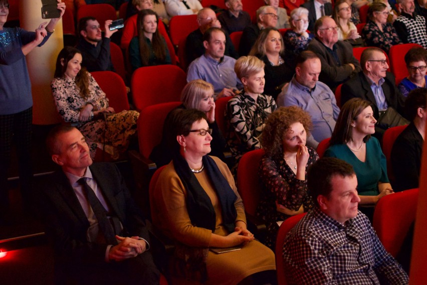 Teatralny Dzień Babci i Dziadka zorganizowany przez dzieci...