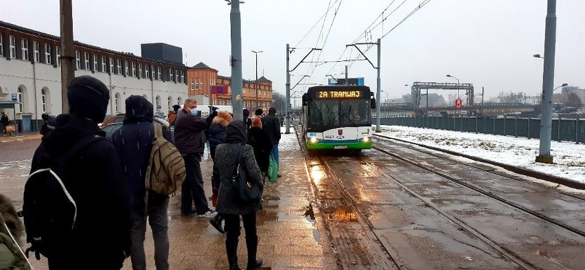 Szczecin: Zerwana sieć trakcyjna na Pomorzanach. Nie kursują tramwaje