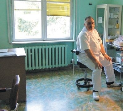 Mirosław Gromnicki, ordynator oddziału laryngologicznego uspokaja, że poradnia działająca przy oddziale przyjmuje nadal pacjentów.