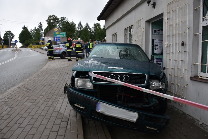 Grabowo. Tragiczny wypadek: Audi uderzyło w mężczyznę wychodzącego ze sklepu. Zginął 57-letni mężczyzna (zdjęcia)