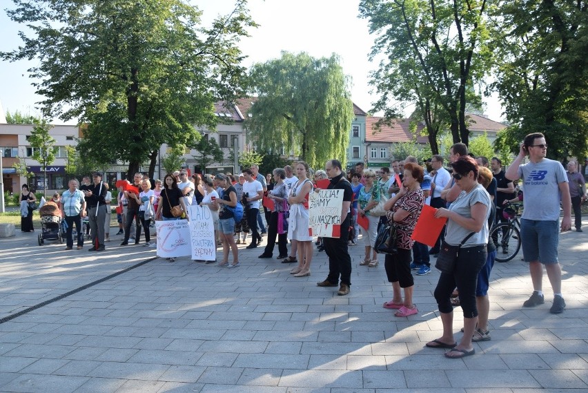 Około stu skawinian protestowało przeciw zatruwaniu...