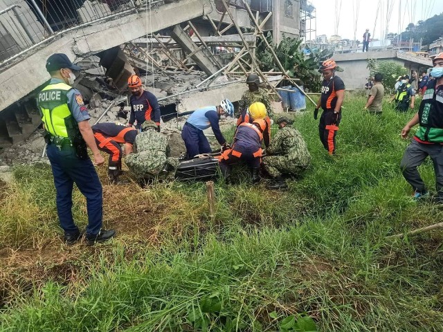 Rośnie liczba ofiar trzęsienia ziemi na Filipinach. Co najmniej cztery osoby zginęły, a dziesiątki są ranne [ZDJĘCIA]