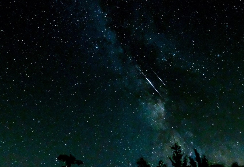 Maksimum roju meteorów znanych jako Camelopardalidy przypada...