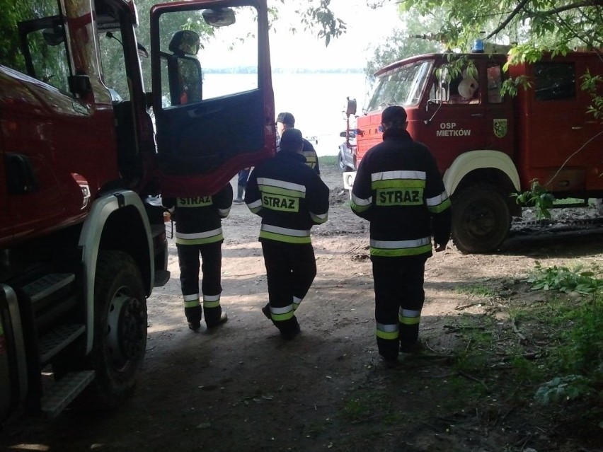 Na Zalewie Mietkowskim wywrócila się łódka. Interweniowała straż (ZDJĘCIA)