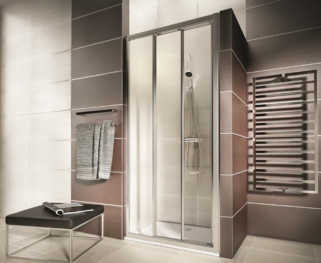 Kabina prysznicowaKabina prysznicowa z serii First z drzwiami, które ułatwiają wygodne i funkcjonalne zabudowanie wnęki prysznicowej w łazience.