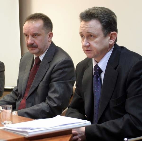 Tarnobrzescy prokuratorzy podsumowali ubiegłoroczną działalność. Od lewej szef prokuratury okręgowej Janusz Woźnik i jego zastępca Janusz Wiśniewski.