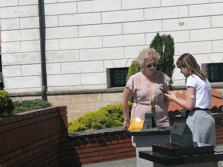 Przyjechali z Łodzi i przez  tydzień malowali zabytki i zakątki Sandomierza (ZDJĘCIA)