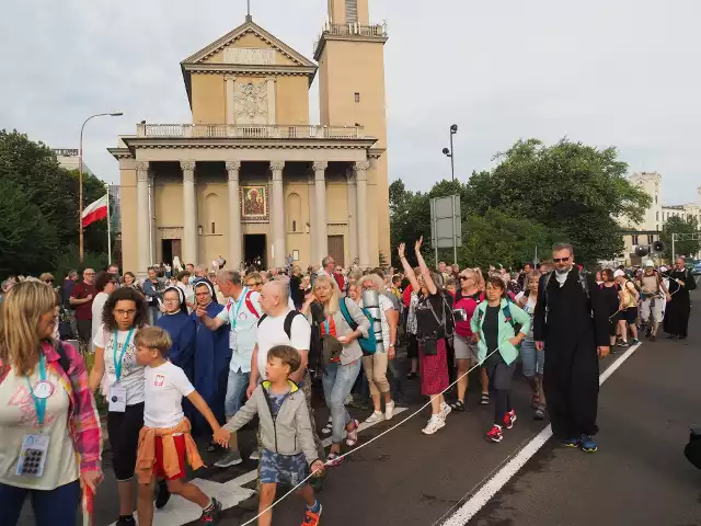 Oto archiwalne zdjęcia z łódzkich pielgrzymek z ubiegłych lat - tak wyruszali łodzianie na Jasną Górę