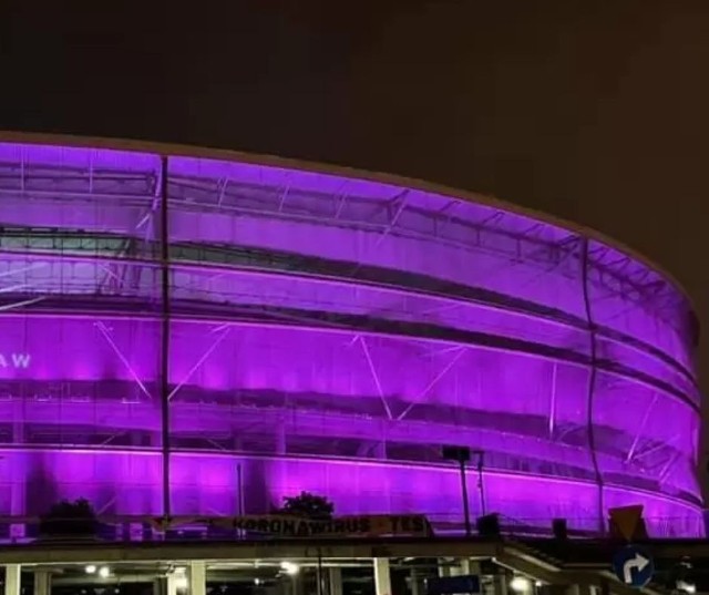 W sobotę (18.11) membrana stadionu, jak wiele budynków na całym świecie, zostanie podświetlona na fioletowo.